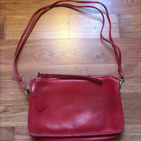 Vintage COACH red leather shoulder bag