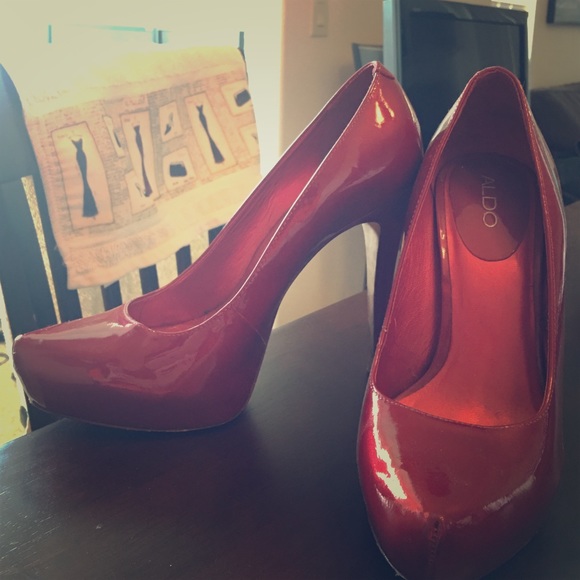 Aldo Red Hidden Platform Pumps. Great Condition!