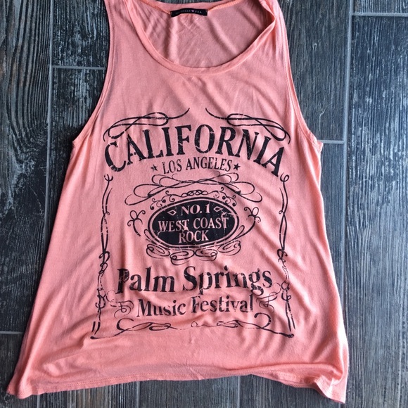 Adorable coral graphic tank!