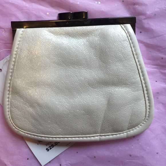 French connection change purse - Picture 2 of 3