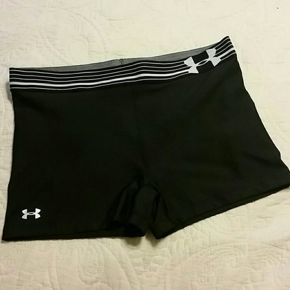 NWT Under Amour black exercise shorty (3"), sz XL