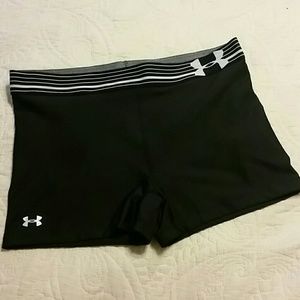NWT Under Amour black exercise shorty (3"), sz XL