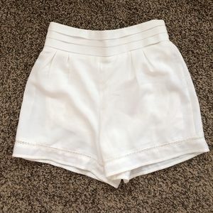 White high wasted shorts