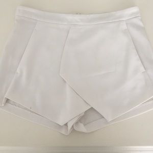 White pocketed dressy shorts