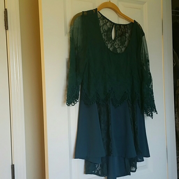Buckle Boutique Lace & Chiffon top - Picture 1 of 2