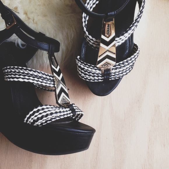 Aldo Sandals with golden details (Size 7.5)