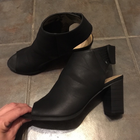 Cute black heel booties - Picture 1 of 3