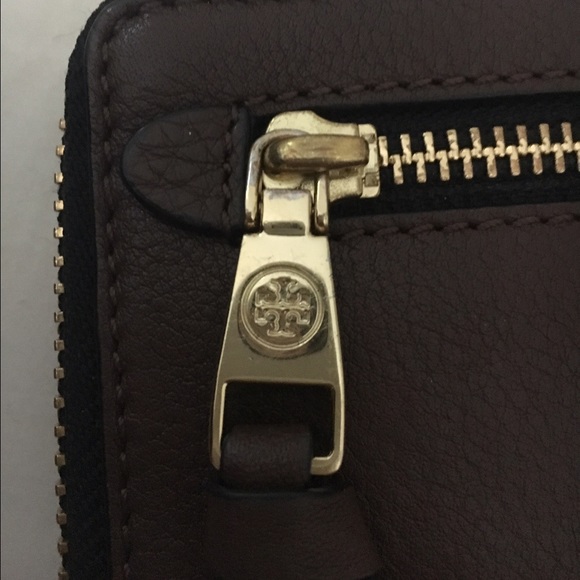 🎉HOST PICK🎉 Tory Burch Wristlet Wallet - Picture 3 of 4