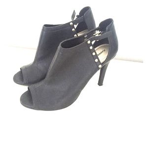 Peep Toe black stilettos