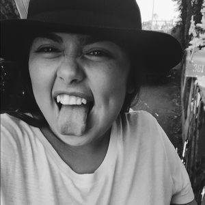 Meet your Posher, Isa