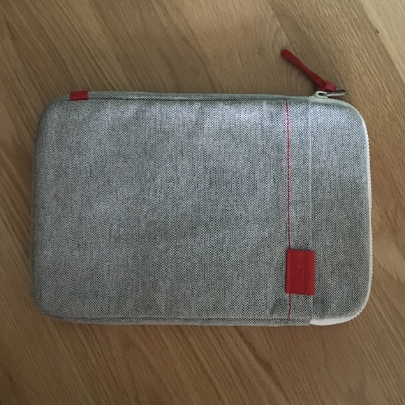 incase MacBook Air 11" case - Picture 1 of 2