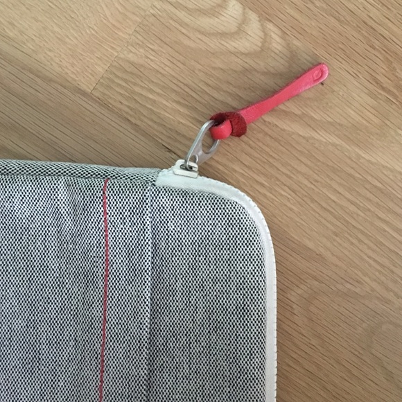 incase MacBook Air 11" case - Picture 2 of 2