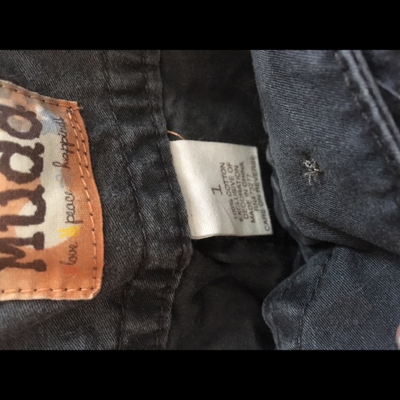 Shorts - Picture 2 of 3