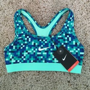 NWT Women's Nike Sports bra