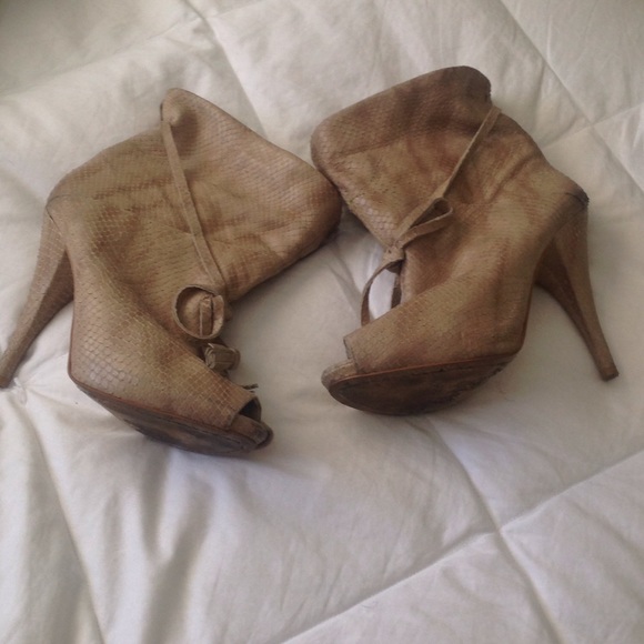 Peep toe booties - Picture 1 of 4