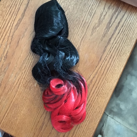 Cosplay curly black and red hair extensions - Picture 2 of 4