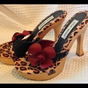 Steve Madden Chroo Denim Size 7B 4 inch heels