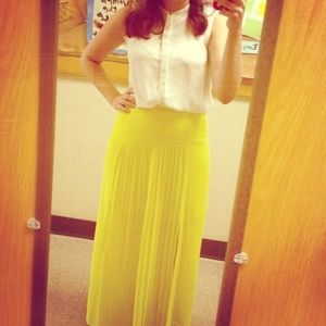 Yellow maxi skirt!