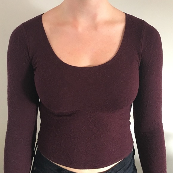long sleeve maroon crop top