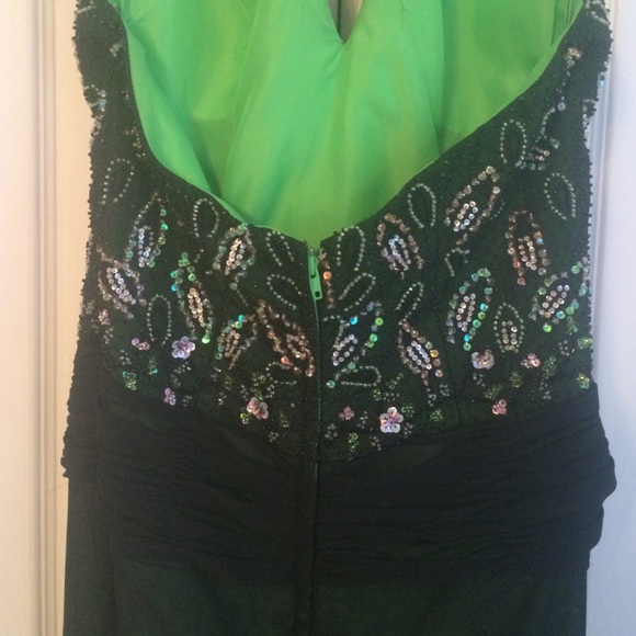 Evening dress - Picture 3 of 3