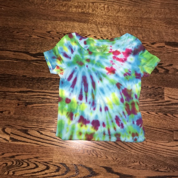 tie-dye shirt