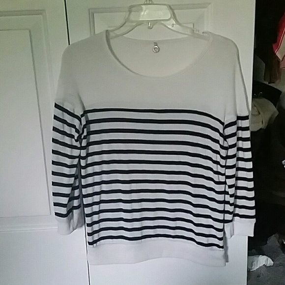 Striped 3/4 sleeve shirt