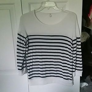 Striped 3/4 sleeve shirt