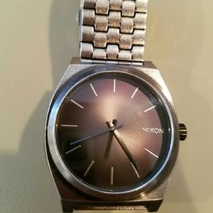 Nixon time teller in vintage/antique stainless ste