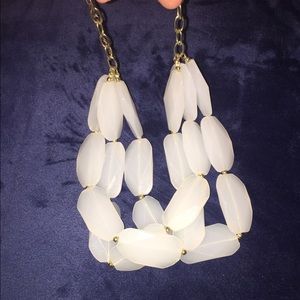 Beautiful statement necklace!