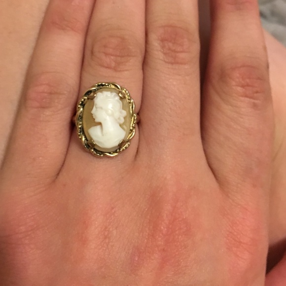 Ring with woman's silhouette