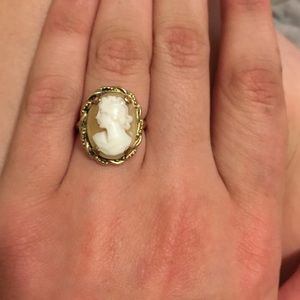 Ring with woman's silhouette