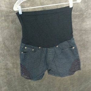 Totally cute Maternity Shorts??