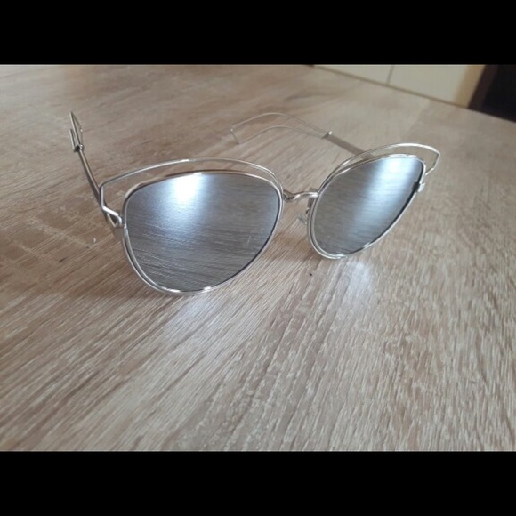 Real metal frame women's sunglasses😎😍 - Picture 3 of 4