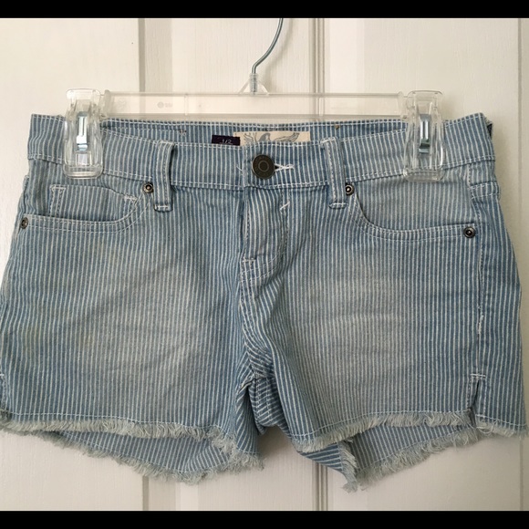 Blue stripes shorts