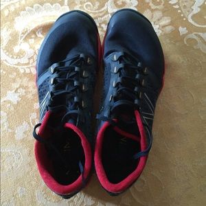 MENS Size 9.5 New balance Trail Runners