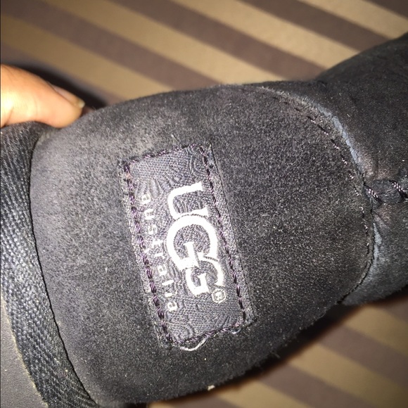 Black classic short Uggs size 5(can fit size 7-8) - Picture 1 of 4