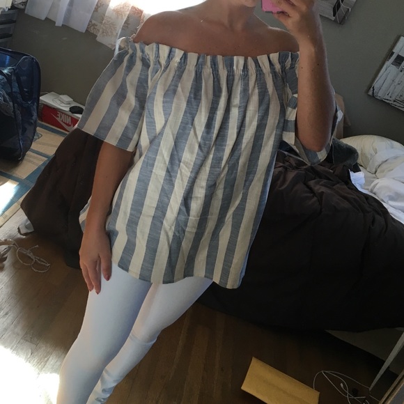 *LAST ONE* Off The Shoulder Top - Picture 4 of 4