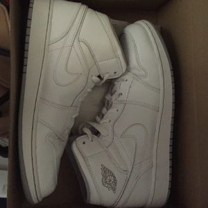 Air Jordan 1 MID BG white size 7