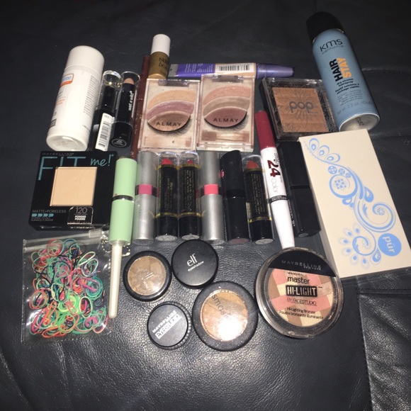 28 piece Makeup bundle!! - Picture 1 of 3
