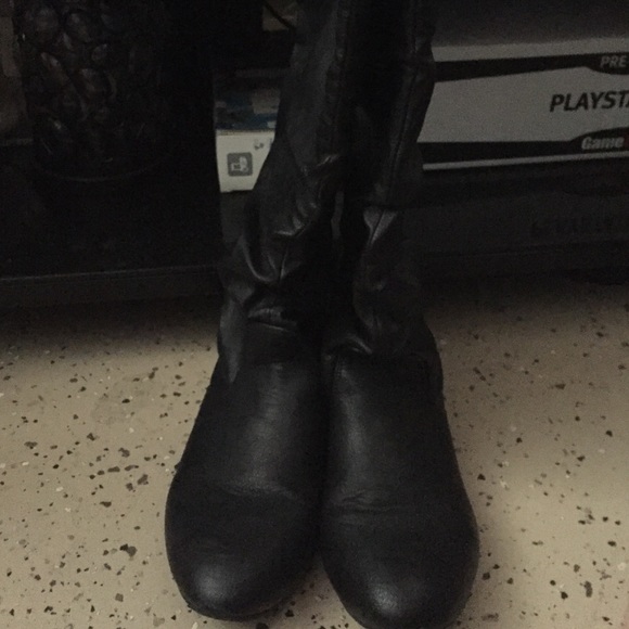 Black knee boots