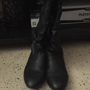 Black knee boots
