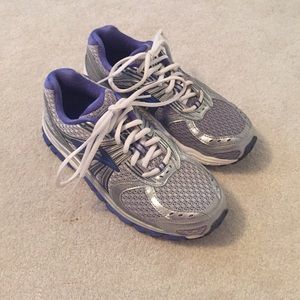 Brooks Women's Ariel 12 running shoes