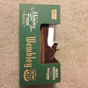 Men's memory foam slippers nwt