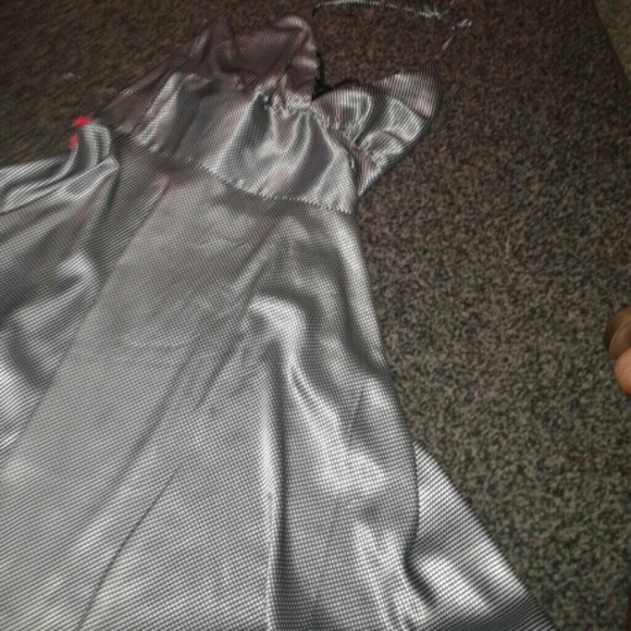 Alyn paige dress
