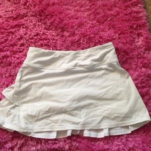 Lululemon Athletica size 2 ruffled skirt