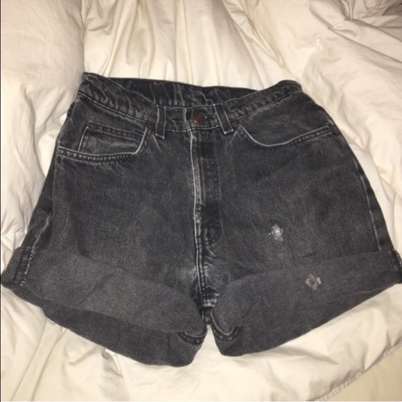 Black Levi's jean shorts