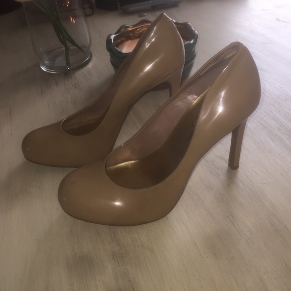Jessica Simpson pumps