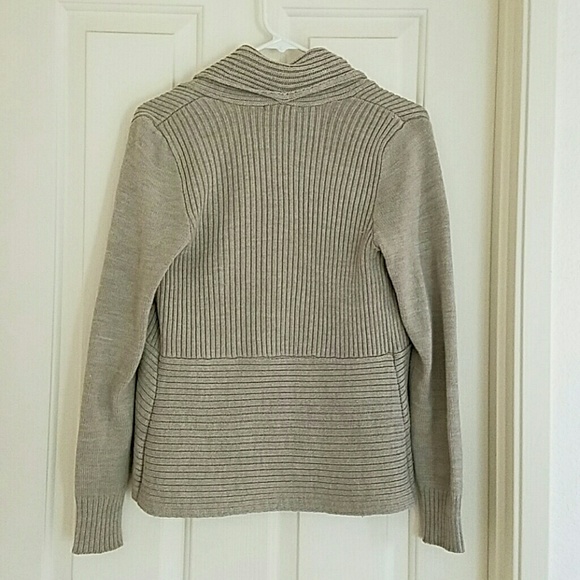 H&M Tan Knit Cardigan / Sweater - Picture 2 of 3