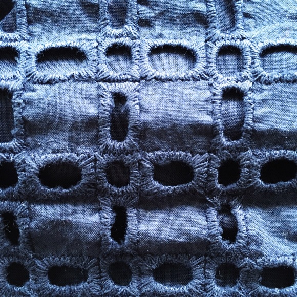 ⚬Loft⚬Navy Eyelet Infinity Scarf - Picture 3 of 4