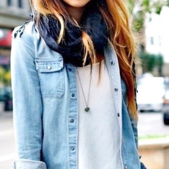 ⚬Loft⚬Navy Eyelet Infinity Scarf - Picture 4 of 4